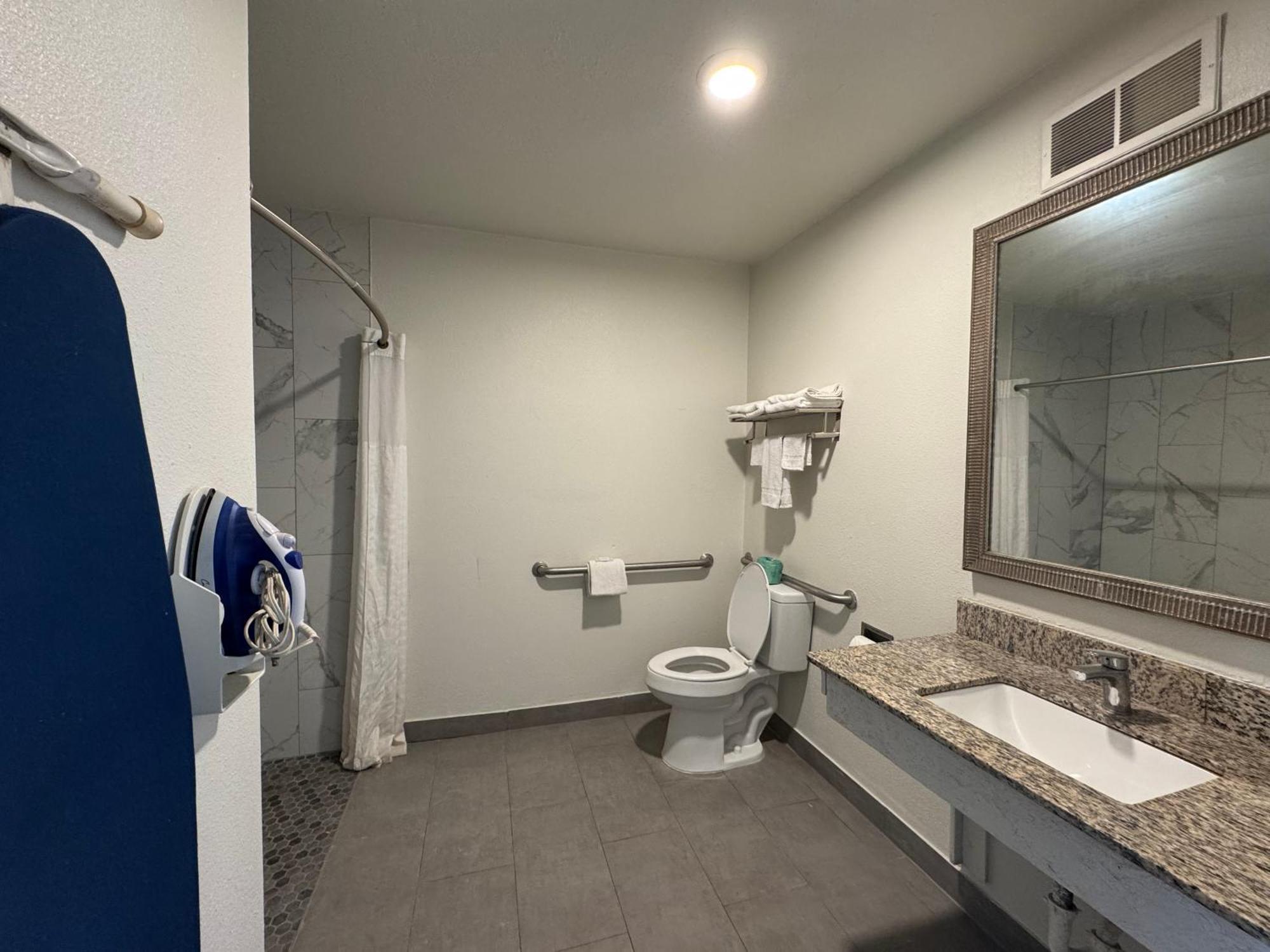 Clarion Inn & Suites Dothan South Экстерьер фото